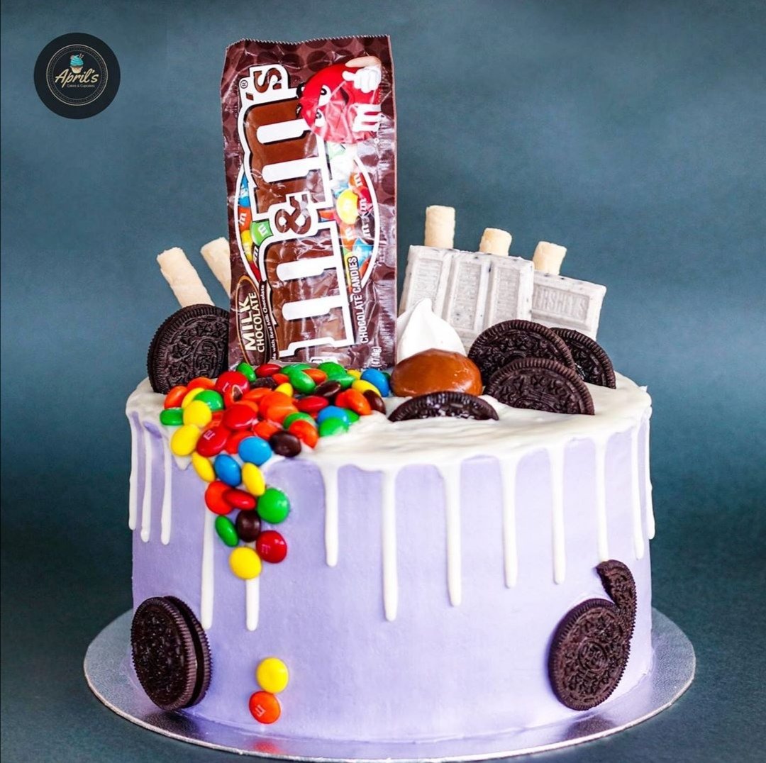 Dulce tarde

Drip cake de chocolate blanco Hershey
Sabor vainilla con relleno de chocolate blanco 🤤

Recuerda hacer tu pedido con tiempo