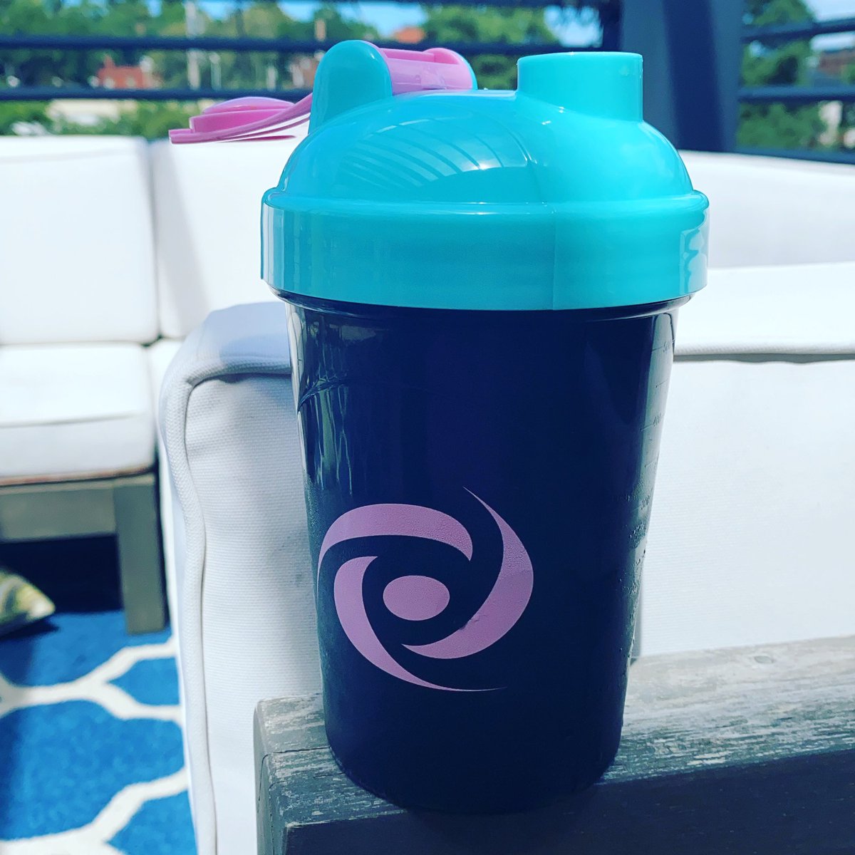 bd8802's tweet image. Alright, let’s find that increased energy and focus to finish up the last half of the work day.  @GFuelEnergy