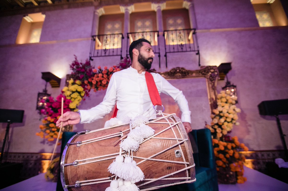 ModernLAwedding's tweet photo. A look back at Misbah &amp; Farhan’s 2019 wedding festivities, Feature-Part 1 with their kickoff Sangeet celebration. @hwood_roosevelt @Dholnation @petalsLA 
🍏 #pakistaniwedding #sangeet #historicvenue photo by @linandjirsa https://t.co/yMNkFXXlKT