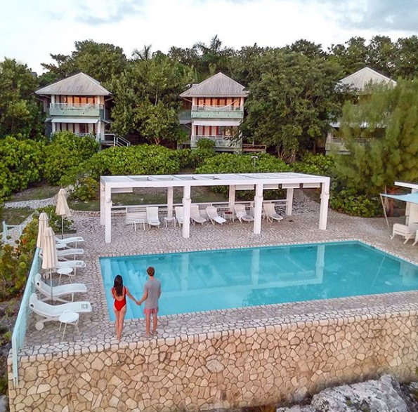 AwhileIdle's tweet photo. Villa Vacays ๐ก Stay in one of our cliffside villas with 180 degree ocean views, steps away from our relaxing pool deck! ๐ฆ๐ด #IdleAwhileCliffs #Negril #Jamaica https://t.co/X9tKTjvWLk
