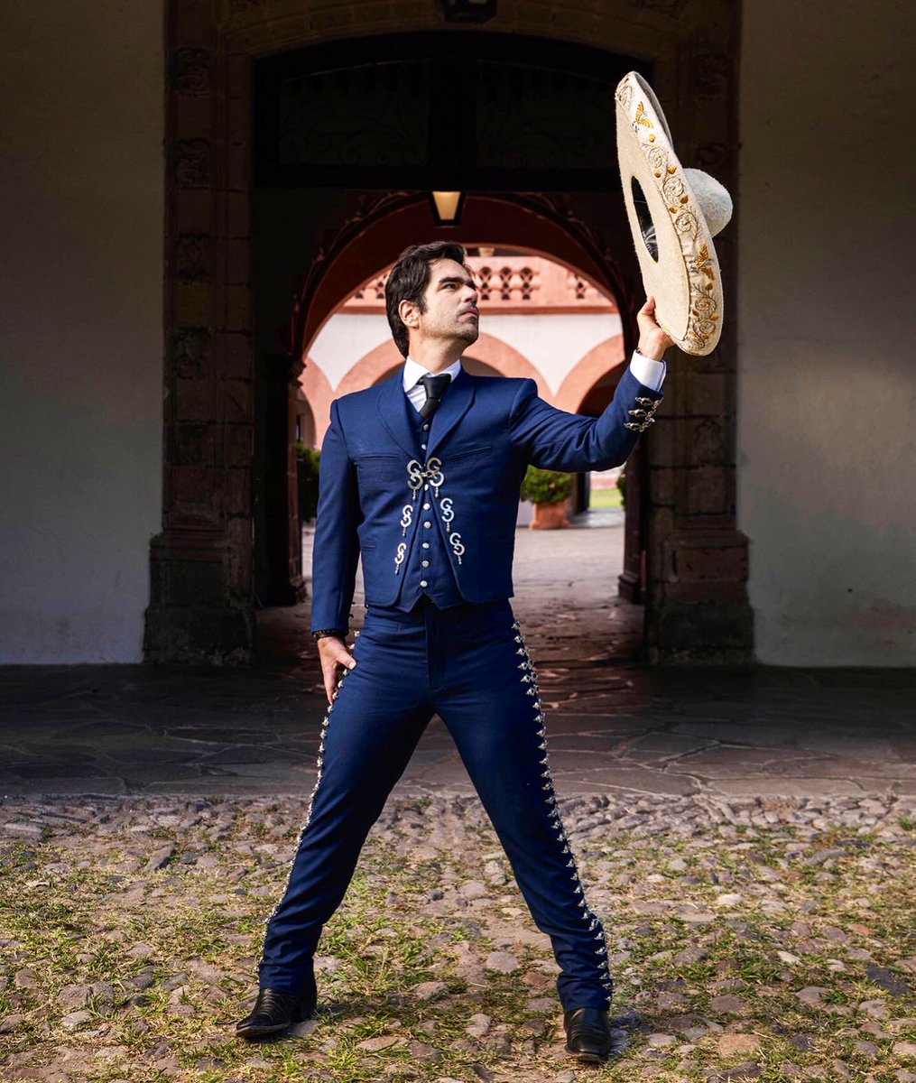 GMGildardo's tweet photo. G⅁ Vestirse de Charro es vestirse de México 🇲🇽 G⅁ #mariachi #tepa #AlPensarenTi 🎶 Próximamente @SpotifyMexico @iTunes @Vevo_MX https://t.co/St5Da2iM6Z