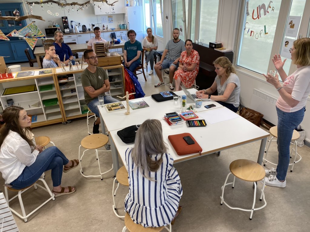 <a href="/c_aandelanen/">Campus aan De Lanen</a> bereidt nieuwe schooljaar voor met collega’s van kinderopvang, primair èn voortgezet onderwijs! Unieke setting, lang leve 0-15 jaar! #doorgaandelijn #nieuwschooljaar #teamwork <a href="/signumonderwijs/">Signum Onderwijs</a> <a href="/rodenborch/">Rodenborch-College</a> <a href="/OnsKindbureau/">Ons Kindbureau</a> <a href="/witteringnl/">Wittering.nl</a>