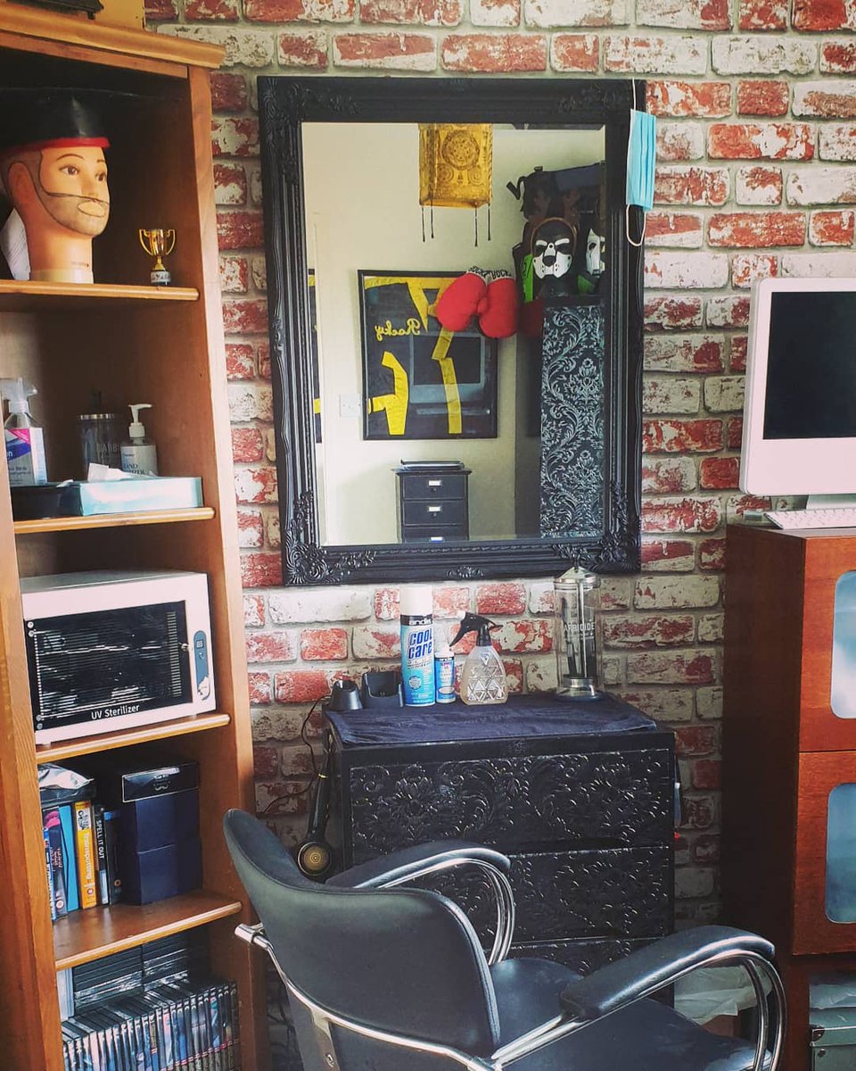 MisterRockHart's tweet photo. Rocky's little barbering studio is virtually compleated. Wooohooo. Chair is in situtie ready for you. This newly qualifed fetish barber is ready to style and I'm all ready to cut.
#barberlife #barbershop #fetishbarber #barberboy #rockweilerbarber #barberbadboy #qualifedbarber https://t.co/6DpVuKZVrg