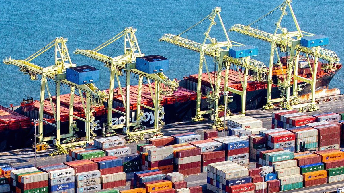 49Bespoke's tweet photo. You would think people would be pleased to have a job these days … Week 2 of a strike by longshore workers at the Port of Montreal ... we have a couple containers waiting for delivery ... approximately 90,000 20 ft containers are on the docks because some DW's can't communicate! https://t.co/8dgbUKJxf4