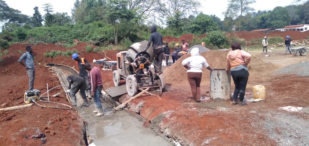 GDUDelivery's tweet photo. The project is deliberately labour-intensive to provide to provide as many local youths as possible with opportunities for engagement in casual and semi-skilled work. #GoKDelivers ^LC https://t.co/hLoNQ270Aj