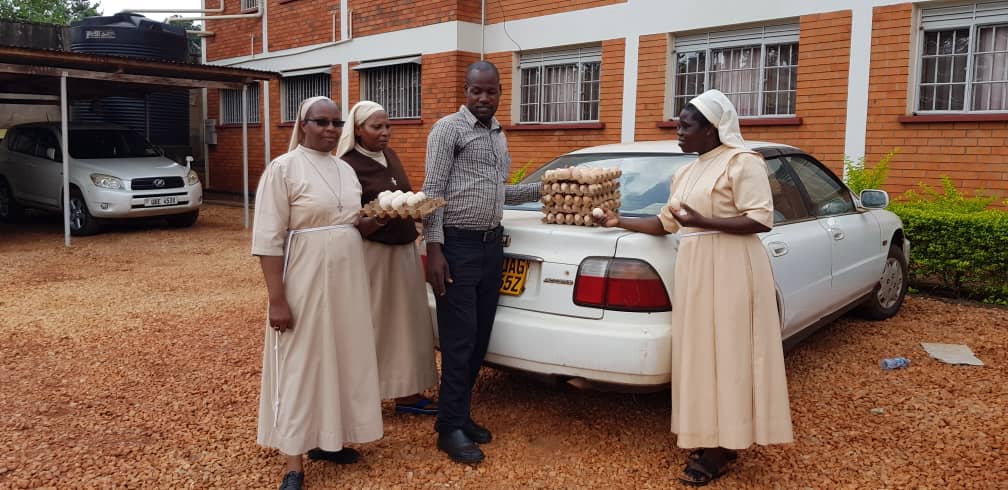 RThumitho's tweet photo. @cjarnoldSF Today we  have successfully sold six trays of eggs from our parent stock and we took 14 eggs of turkey to the hatchery. This was made possible due to the skills and technical support from our partners, Miller Centre, ACWECA and Eggpreneur. Thanks https://t.co/mJurGX5bHu
