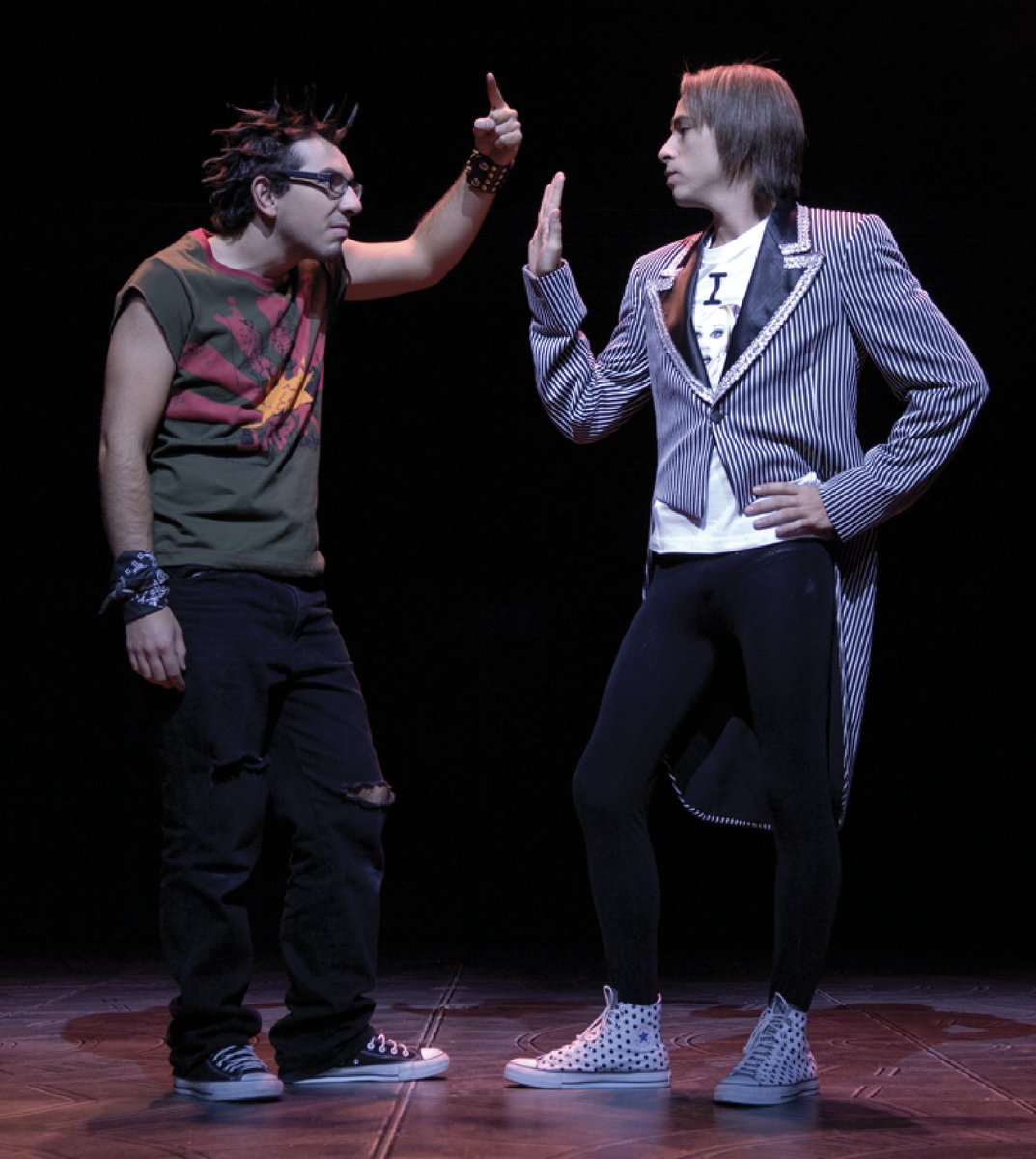 Así nosotros ahora que no importa mucho que nos pongamos para ir a una junta con los jefes.

📸: Hoy No Me Puedo Levantar (2006)