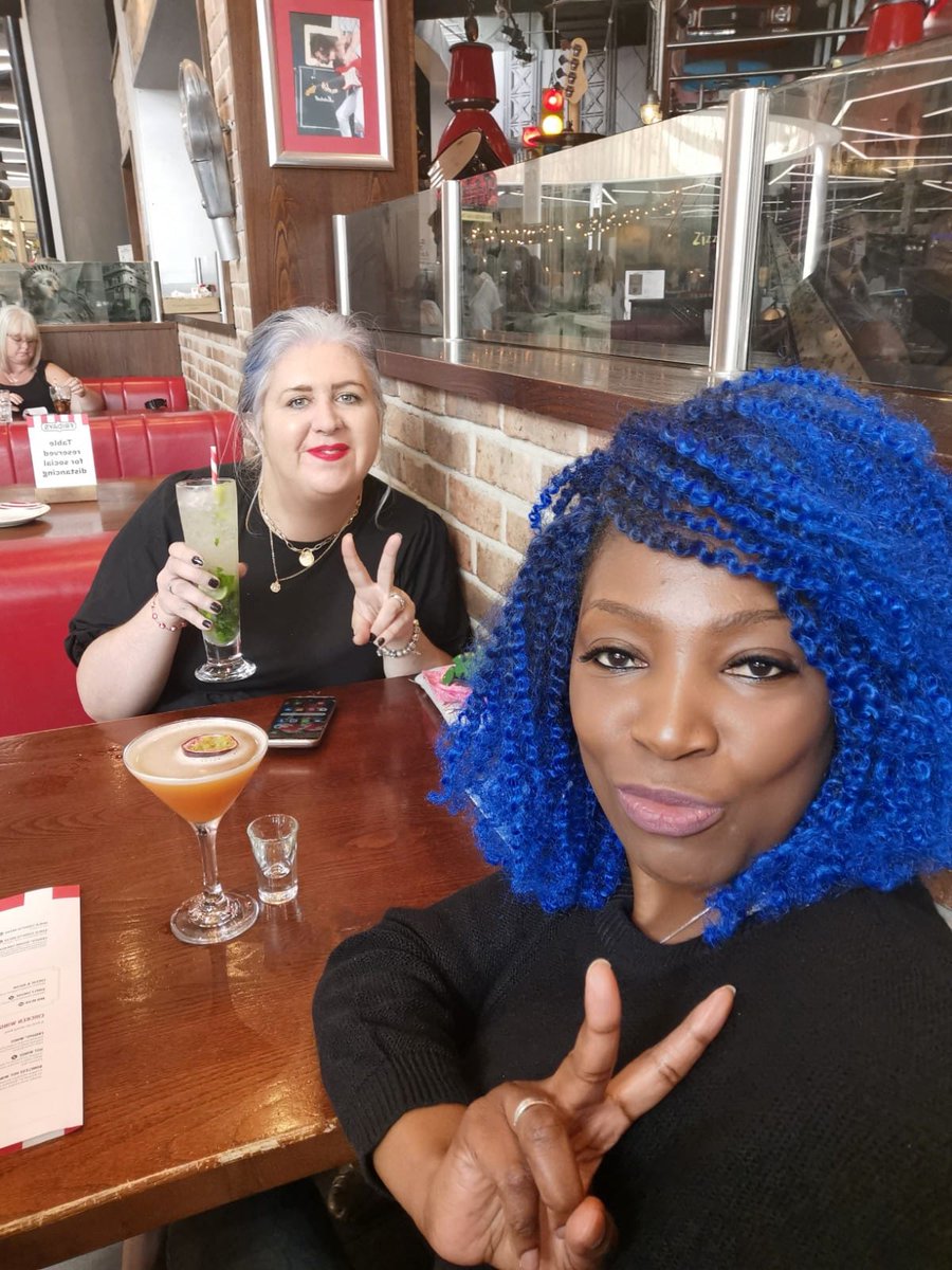 EmLSharp's tweet image. #EatOutToHelpOut with @msithule and my birthday buddy and fellow blue hair friend Langa 💙
Thanks so much to my beautiful best friend 
@TGIFridays @LoveMeadowhall 
We needed the birthday cocktail after navigating the most confusing 1 way system 
#lockdownbirthday