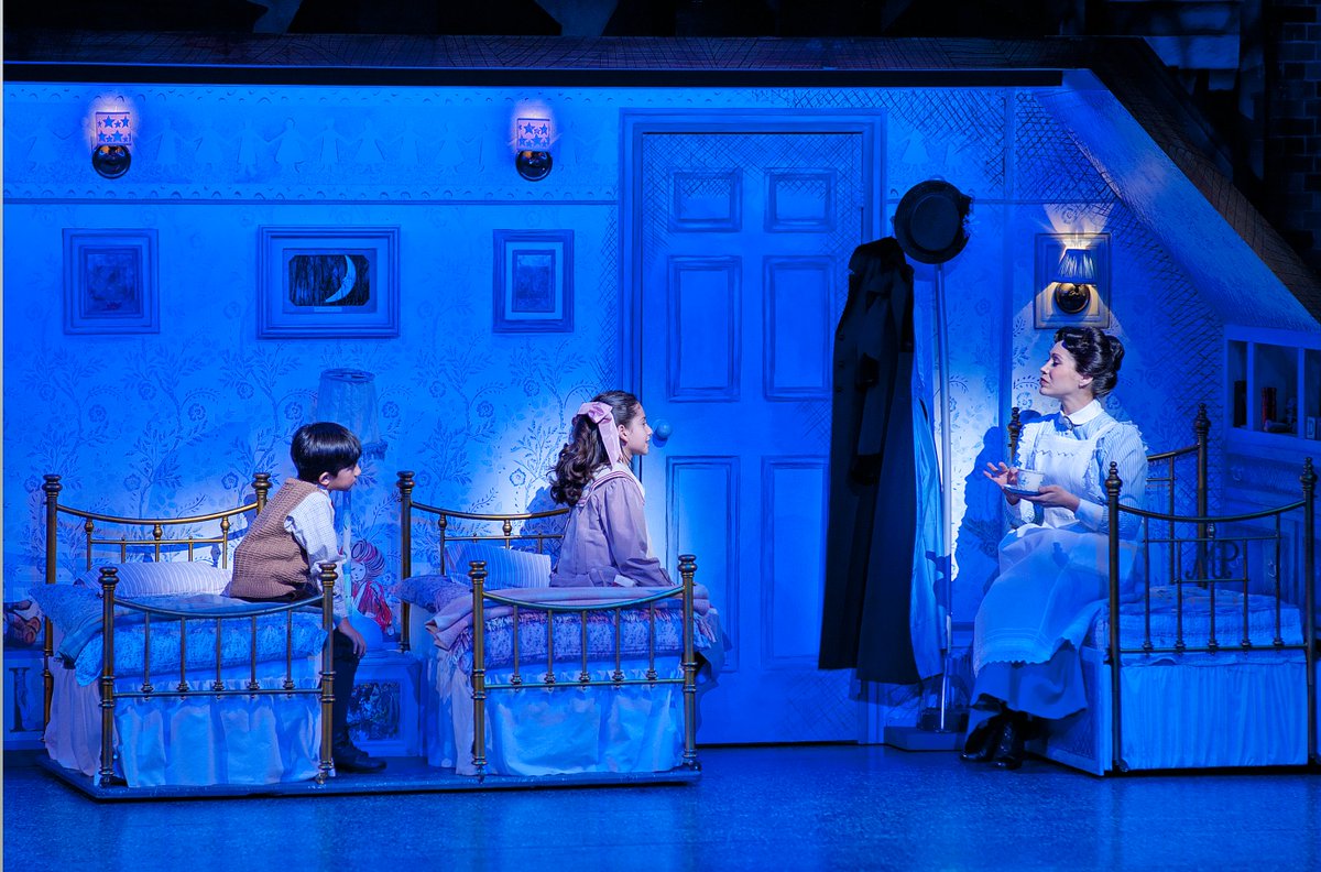 La nana favorita de todos es nuestro #TBT. Esta versión del musical se estrenó en 2012 y significó el regreso al teatro musical en México de Bianca Marroquín, quien dio vida a la mujer más supercalifragilísticaexpialidosa de todas.

¿Cómo le ponen un poquito de azúcar a sus días?