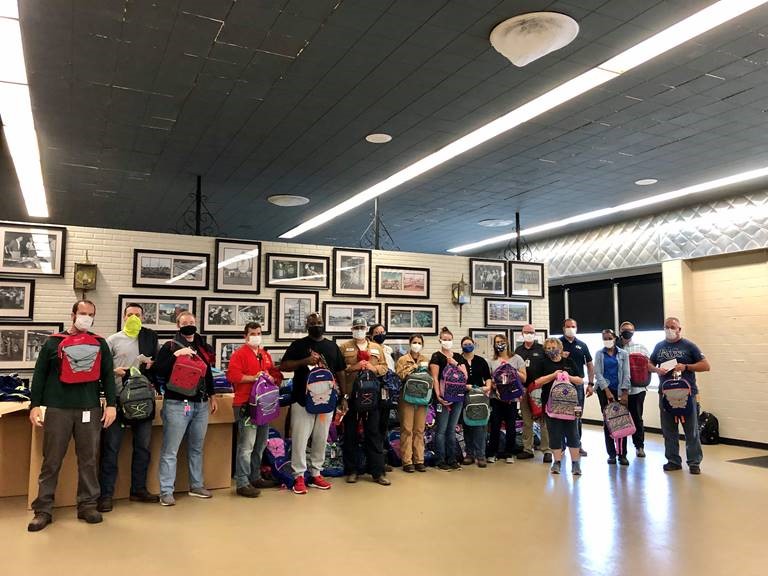 AscendMaterials's tweet photo. Ascend Cares Pensacola held their annual Backpack Build where employees filled more than 500 backpacks with school supplies for local children. #AscendCares #WeCare #WhyIAscend #AscendProud https://t.co/MBrZKDQ4a1