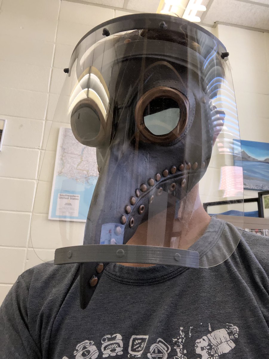 Waters_Paleolim's tweet image. Ready for class. Too much. . . #covidteaching #theywantedfacetoface #gladImtenured