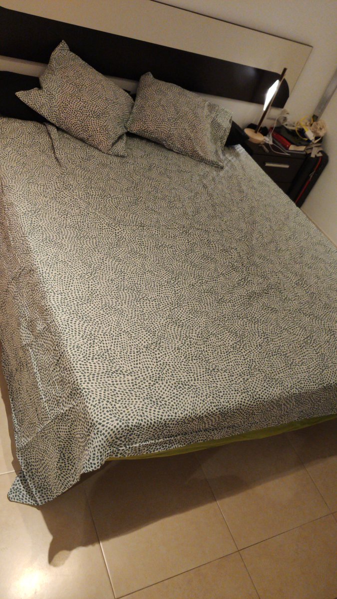 yetigris's tweet photo. Comprar un nórdico de Ikea de oferta y que la cama parezca el fondo de una piscina de urbanización...
#gresite https://t.co/xeCtfsOl63