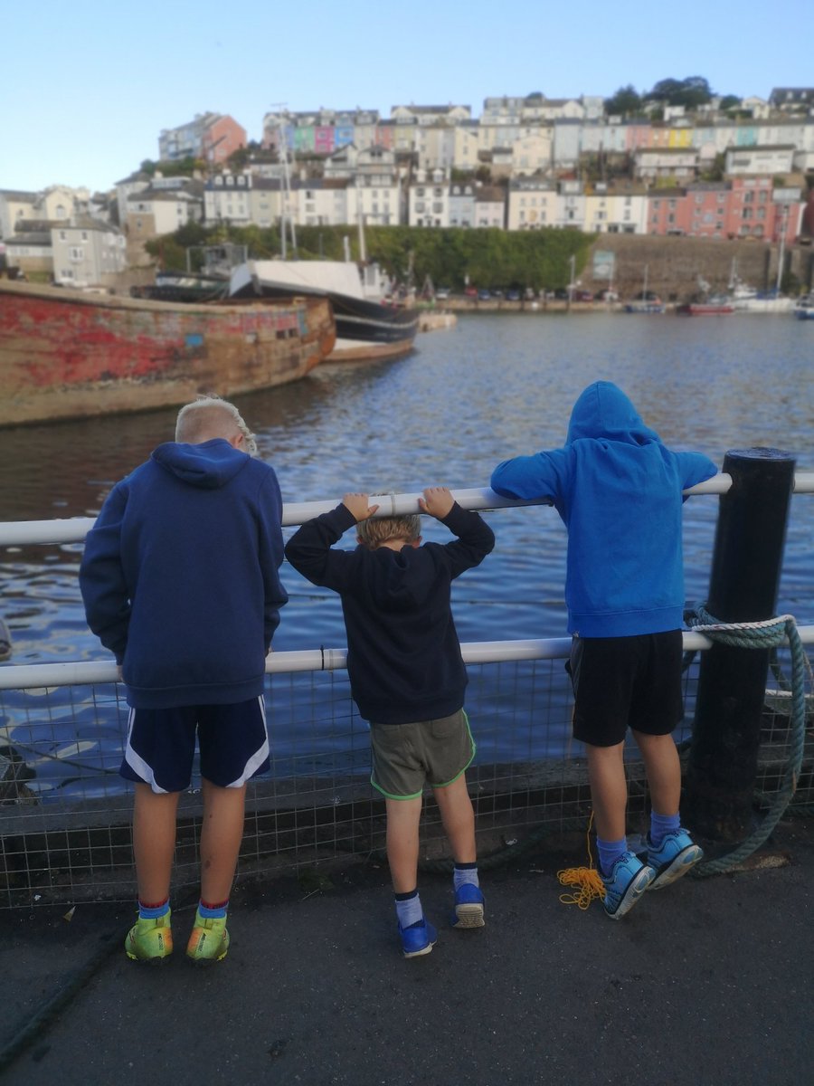 TCHampers's tweet photo. When in Devon.... We spot @design_bean awesome work for https://t.co/hzHB1qzWMs
We also do a spot of crabbing, 41 in total, and eat ice cream of course! 🍦
#Brixham #Devon #designwork #topjob #looksfab #Summer2020 #crabbing https://t.co/ysy3bNsquW