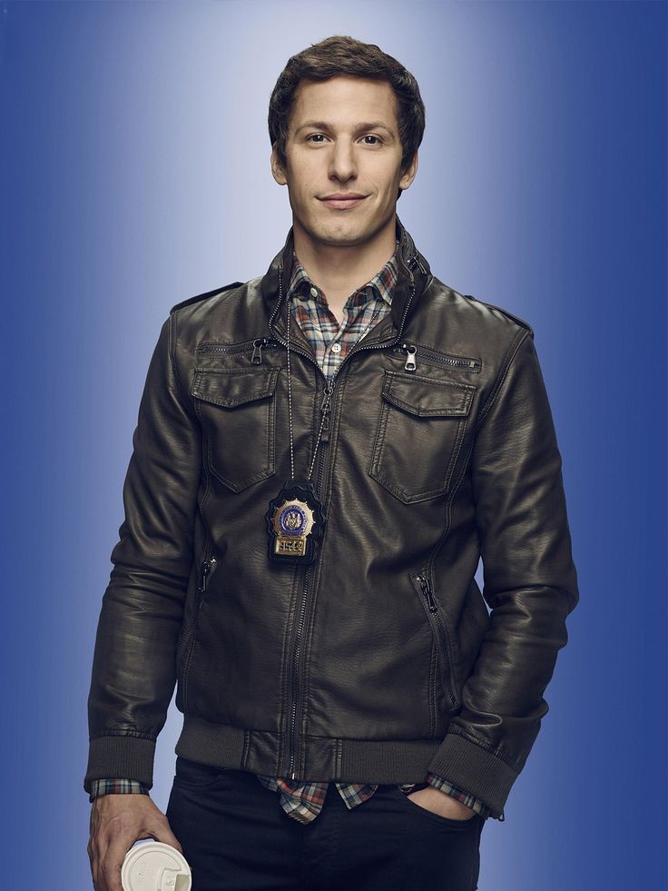 Hoje o parabéns é para o Andy Samberg. O Jake Peralta está completando 42 anos! HAPPY BIRTHDAY ANDY SAMBERG 