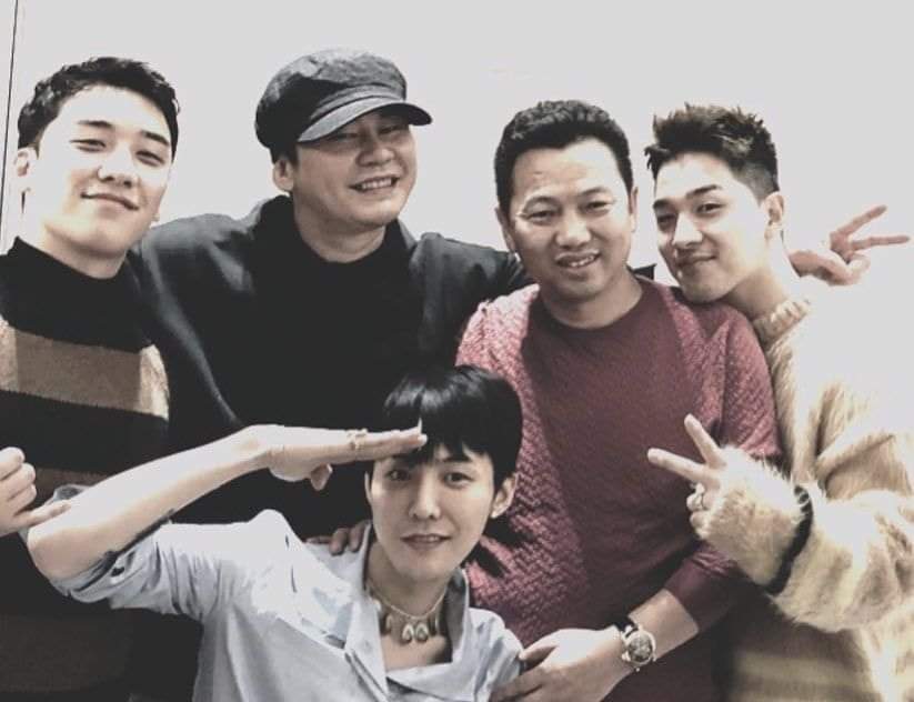 UmeeMashiho's tweet photo. Hi vọng những người trong những tấm ảnh này đều sống hạnh phúc, bình an và yên ổn. Vì họ là tất cả thanh xuân của tôi
#BIGBANG
#14YearsWithBIGBANG
@ygent_official 
@YG_GlobalVIP https://t.co/jUXUgHRPEQ