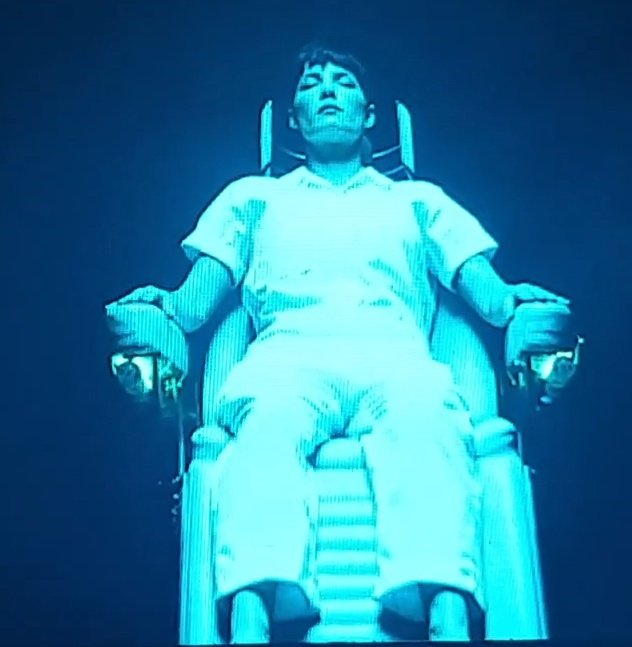 3amisthatbitch's tweet photo. crazy theory. In the New Americana video we see how H is chased, then she wakes up with longer hair and we can see the kingdom behind. maybe all HFK was an experiment and we still in Badlands. 
They caught her in New Americana and are experimenting with her.
Send help. https://t.co/8oEZn3Qerf