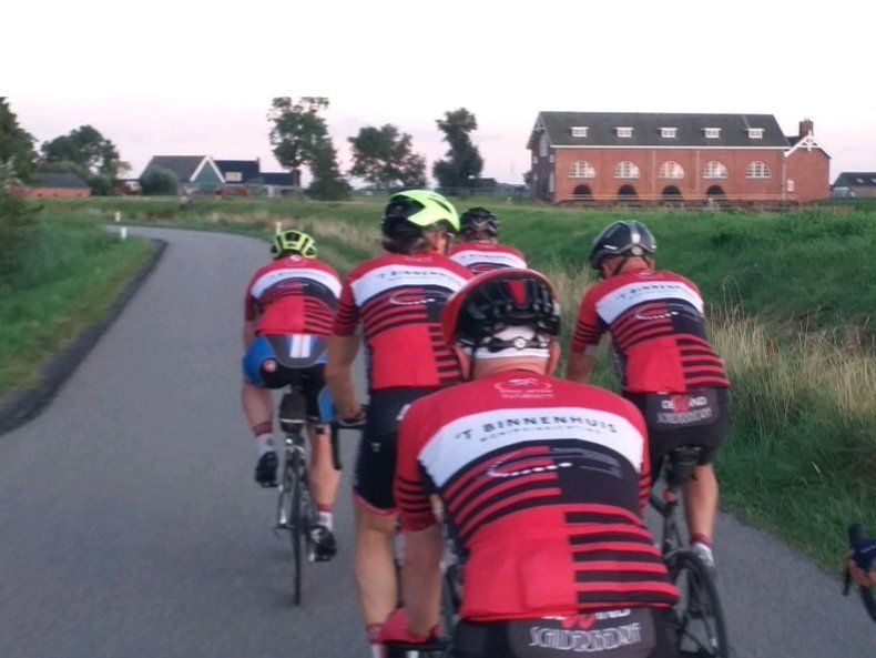 fietsclubvdw's tweet photo. Rondje Kollum
#tbinnenhuis #dutchcardprinting #findhypotheken #dewindschildersbedrijf #pslogistics #mensendieckommeland #autowascentrumnoordhorn #fysiotherapiehooiweg #vdw #zuidhorn https://t.co/OMsnmySe59