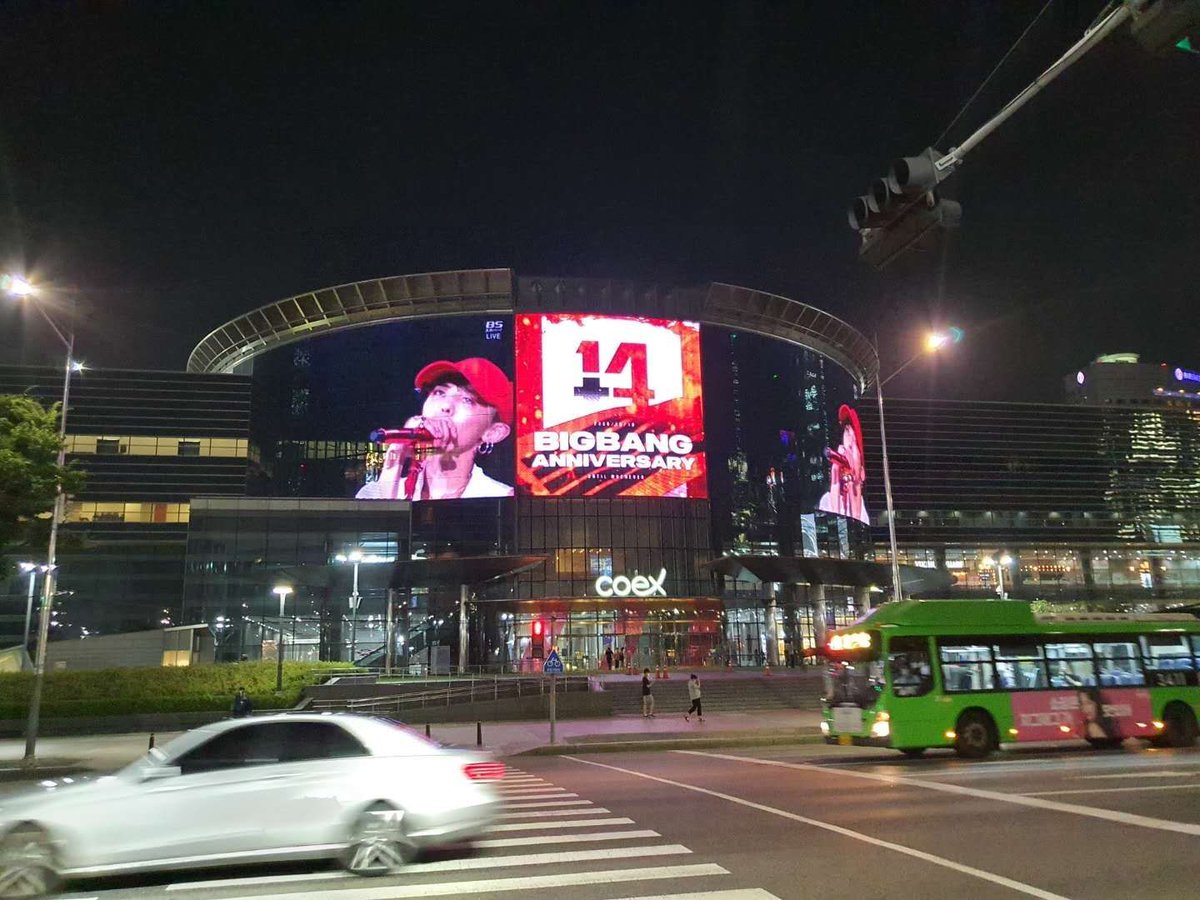 lhviiiviii's tweet photo. COEX MALL LED, Seoul ^^ Looks good 😏😎🥳 #14YearsWithBIGBANG https://t.co/dYMXlzXrPo