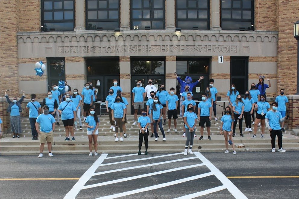 Maine East Link Crew Leaders on Site to Welcome the Class of 2024! #207now #linkcrew