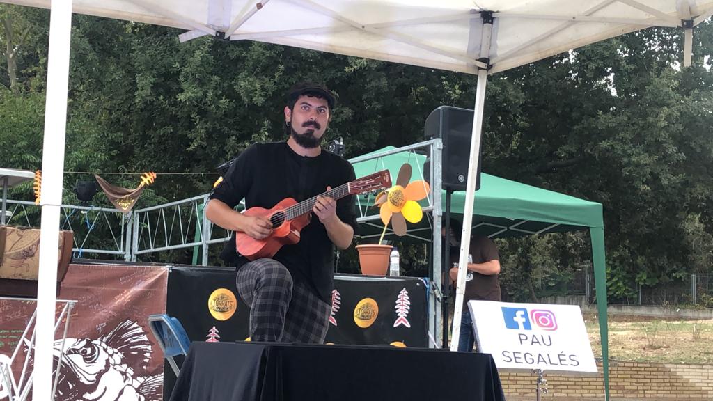 torrats's tweet photo. Final de Festa torrada d'estiu, amb el gran Pau Segalés! Pura màgia!
Moltes gràcies a totes les que heu passat per l'Escola del Bosc a veure els nostres espectacles. Ens trobem l'any que ve i en els propers actes!
#fmtorrada #torrats #CulturaSegura @SegalesPau https://t.co/H33uNJdXYu