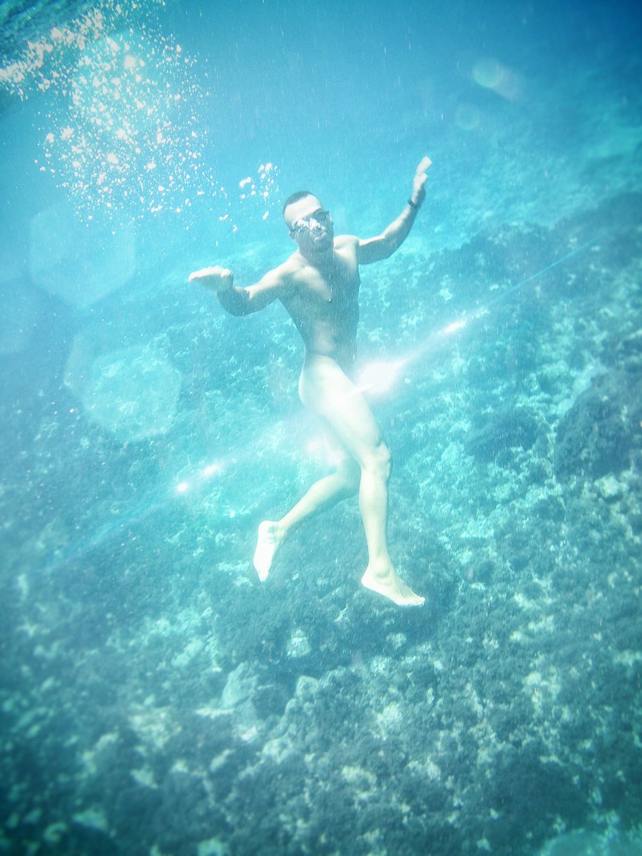 Aire y agua

#water #gayspain #gaycanarias #nude
instagram.com/p/CECjgEmKV9z/…