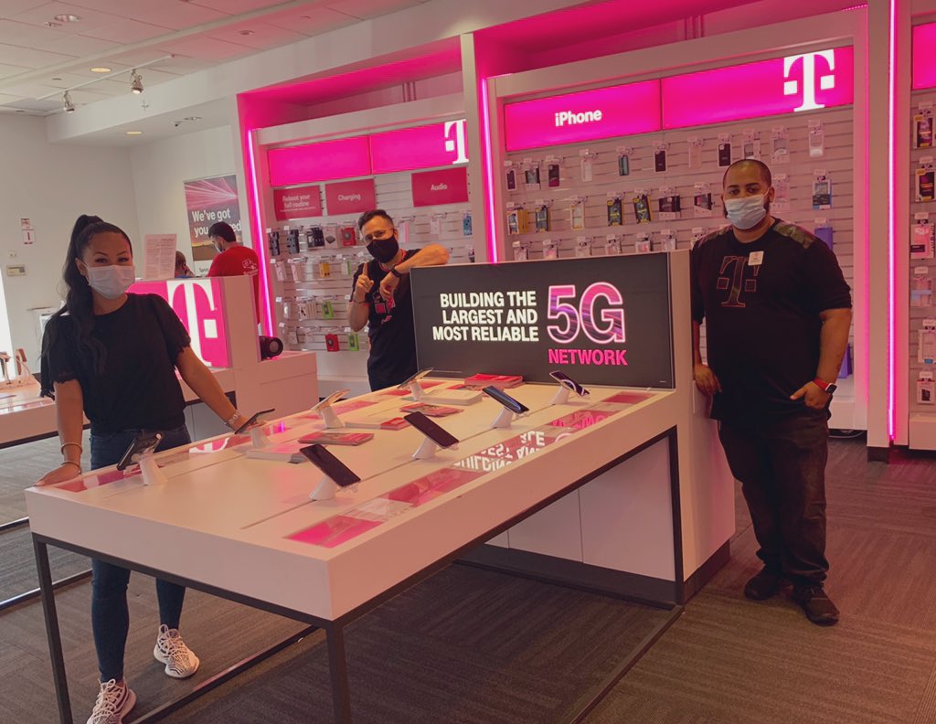 Just look at how gorgeous that MAGENTA glows 😍 #NeRocks