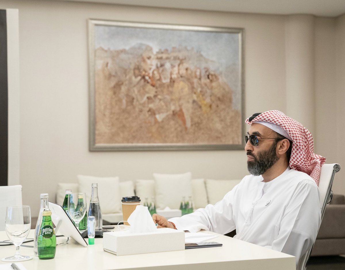 Ahmed_AlTenaiji's tweet image. ما لك عـدا يا سـيدي حاضر و تـم
يا معــزز أمن المنطقه و الامارات

بو زايـد ،،،،، و نظارة اللون الاعـتم
من هيبته تربك حساب الحكومات

من كبر قلبه ،،،،، بالتفاصيل مهتم
سديد راي ،،،، و دبلوماسي قرارات

نتبع سموّه ،،، وين يامر ،،،، و نلتم
حوله و لا نحاتي ،،،، كبار المهمات