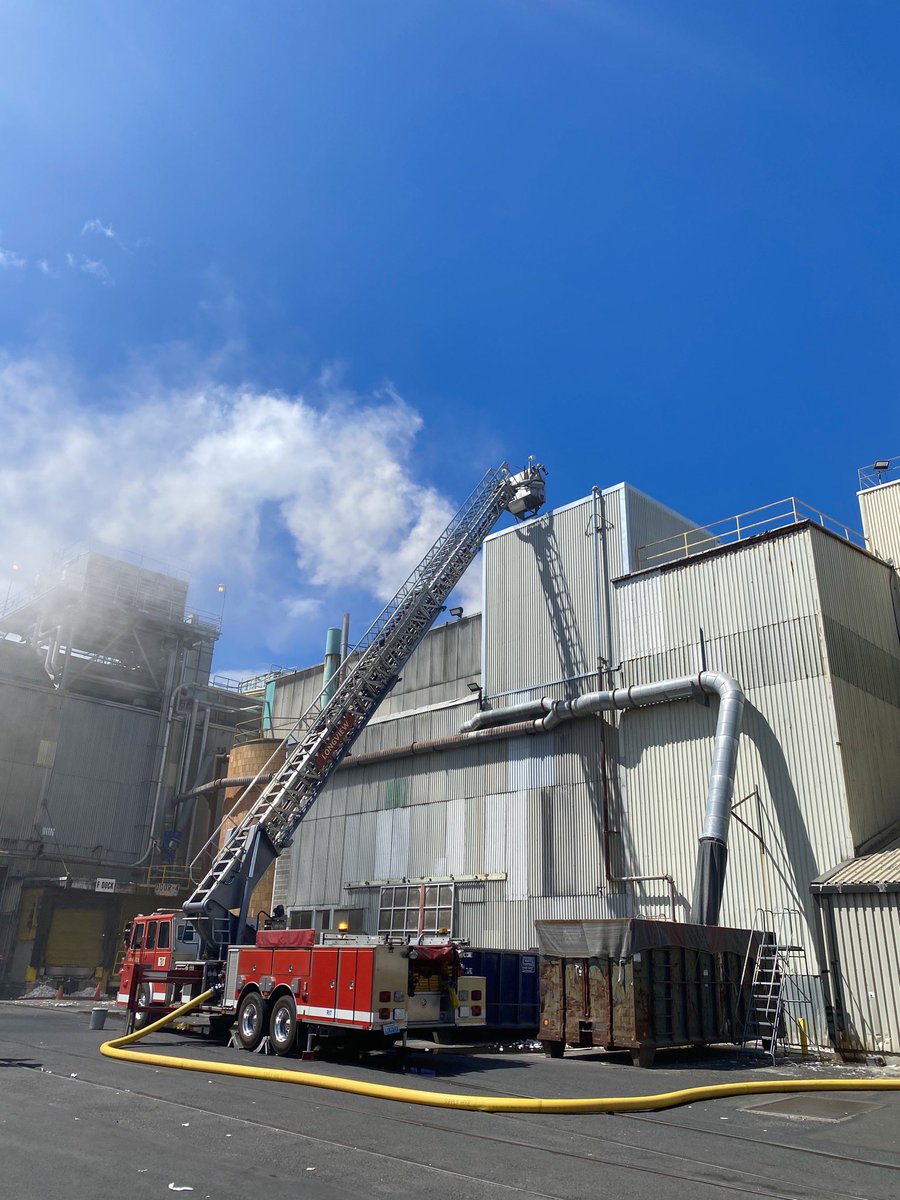 LongviewFireDep's tweet image. Engine 82 and Truck 81 have the fire under control.