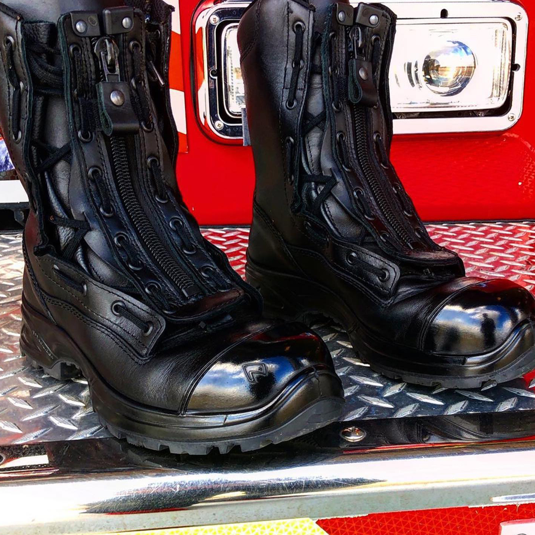 Haix_NAmerica's tweet photo. How do your boots look? 👀📸 #LookingSharp #FireRescue #BootPride #Haix #HaixUSA #HeroesWearHaix (Pictured HAIX® Airpower XR1)
(📸 by: @LevisBoy )
・・・ https://t.co/aH5Ph19LV5