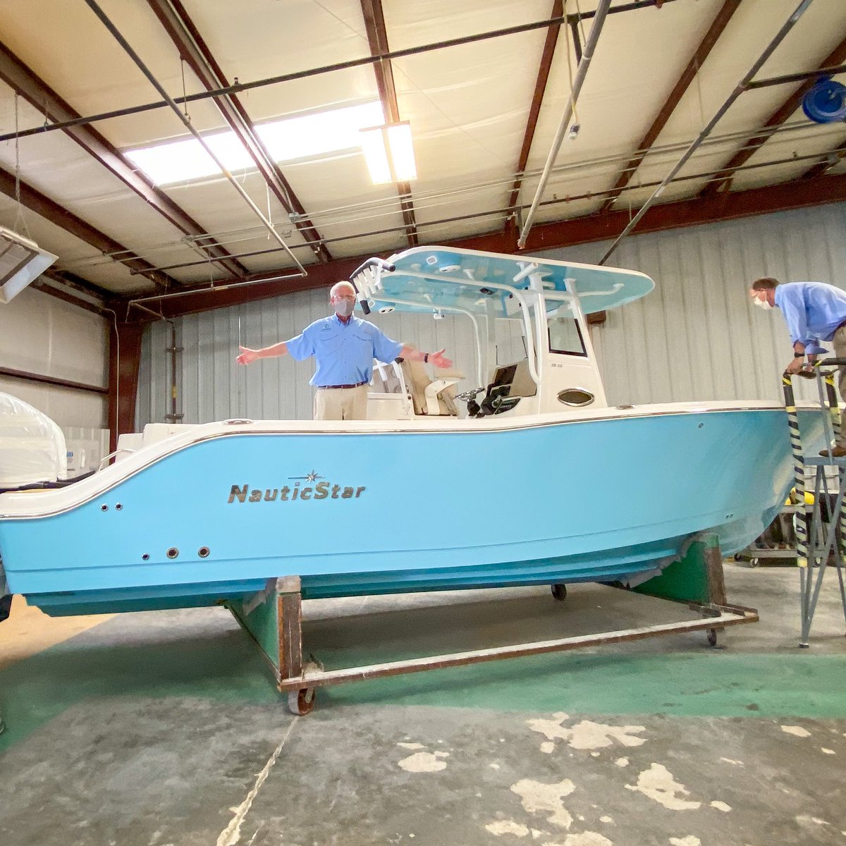 SenatorWicker's tweet photo. .@RepTrentKelly & I enjoyed speaking with employees at @nauticstarboats and seeing how the boating industry is recovering in Mississippi. This industry supports thousands of jobs in our state and I am continuing to work on policies to help more Americans get out on the water. https://t.co/ZxWeGoJ2Fm