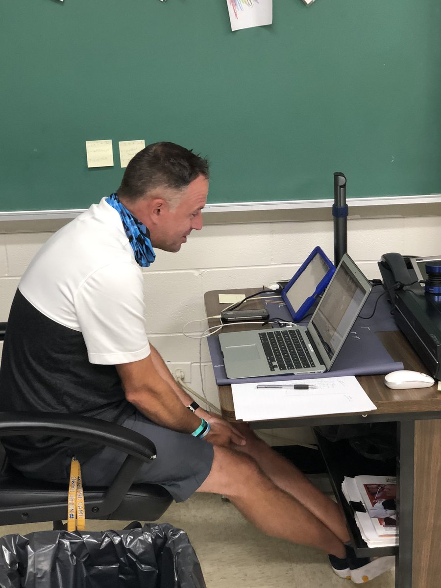 HLR_Ideas's tweet photo. These teachers are learning how to make the virtual classroom work and we are so appreciative of their dedication to their students. #insidehlr @BulldogsHLR @RichardsBVB @HLR_FOOTBALL https://t.co/Hk4CH6vvpi