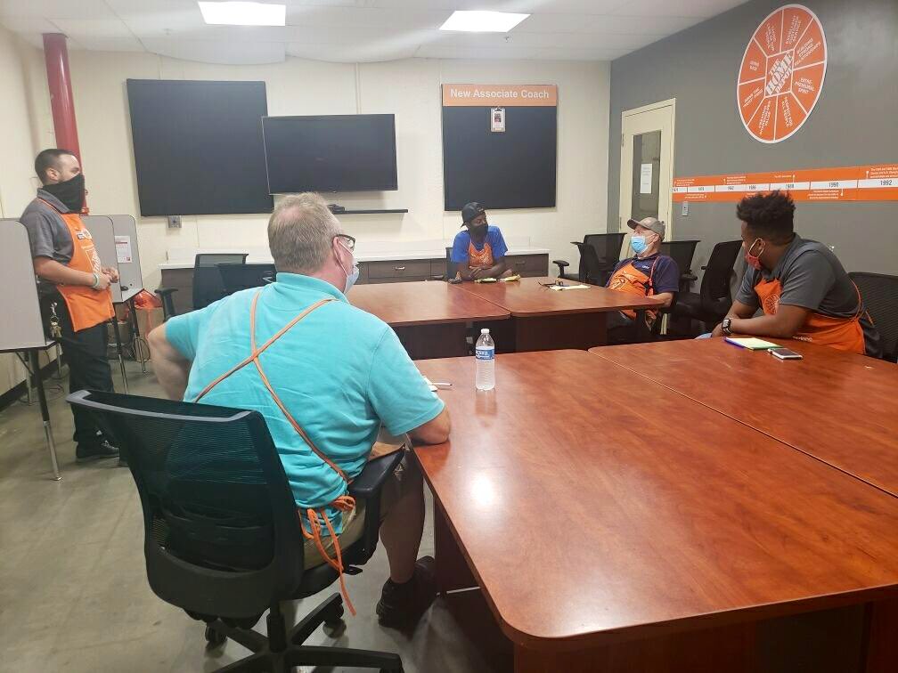 ShawnQuinnHD's tweet photo. Discussing Specialty &amp; Services with our Advanced Development Class at 6223! A new group of advocates for pipeline! #TakingPeopleWithYou #WIFM @hmalak @MarkMichaud4 @KianaMoses2 @javy0173 @JoeRusso6223 https://t.co/i4uyJMtflo
