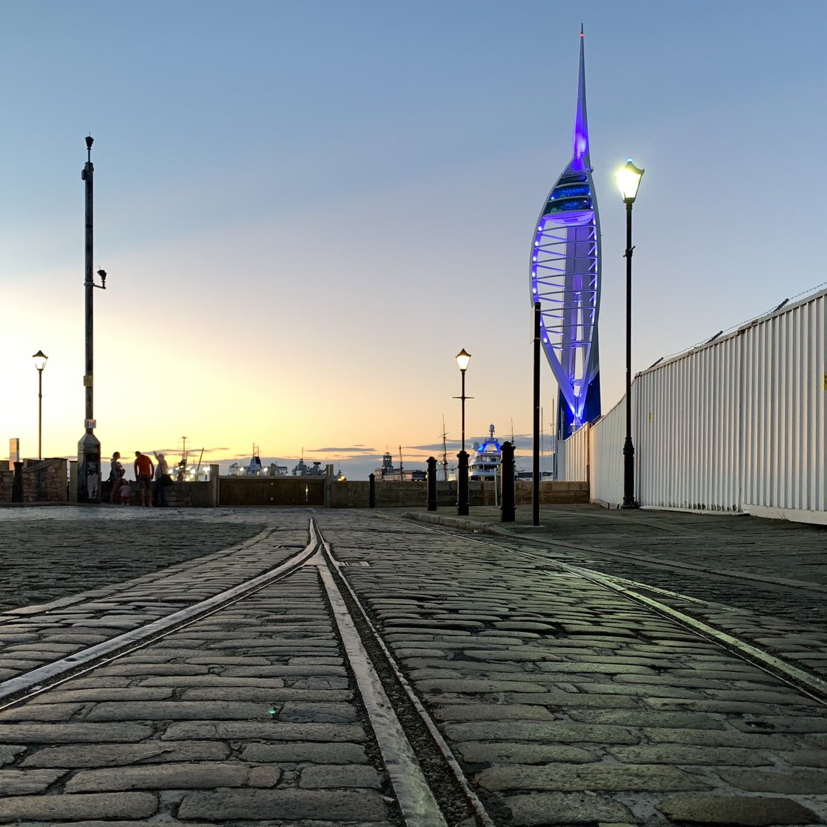 📸 Fun evening out and about in Old Portsmouth 🔘🤳🏽

#sunset #hampshire #shotoniphone #spinnakertower #spiceisland #camberdock #photography