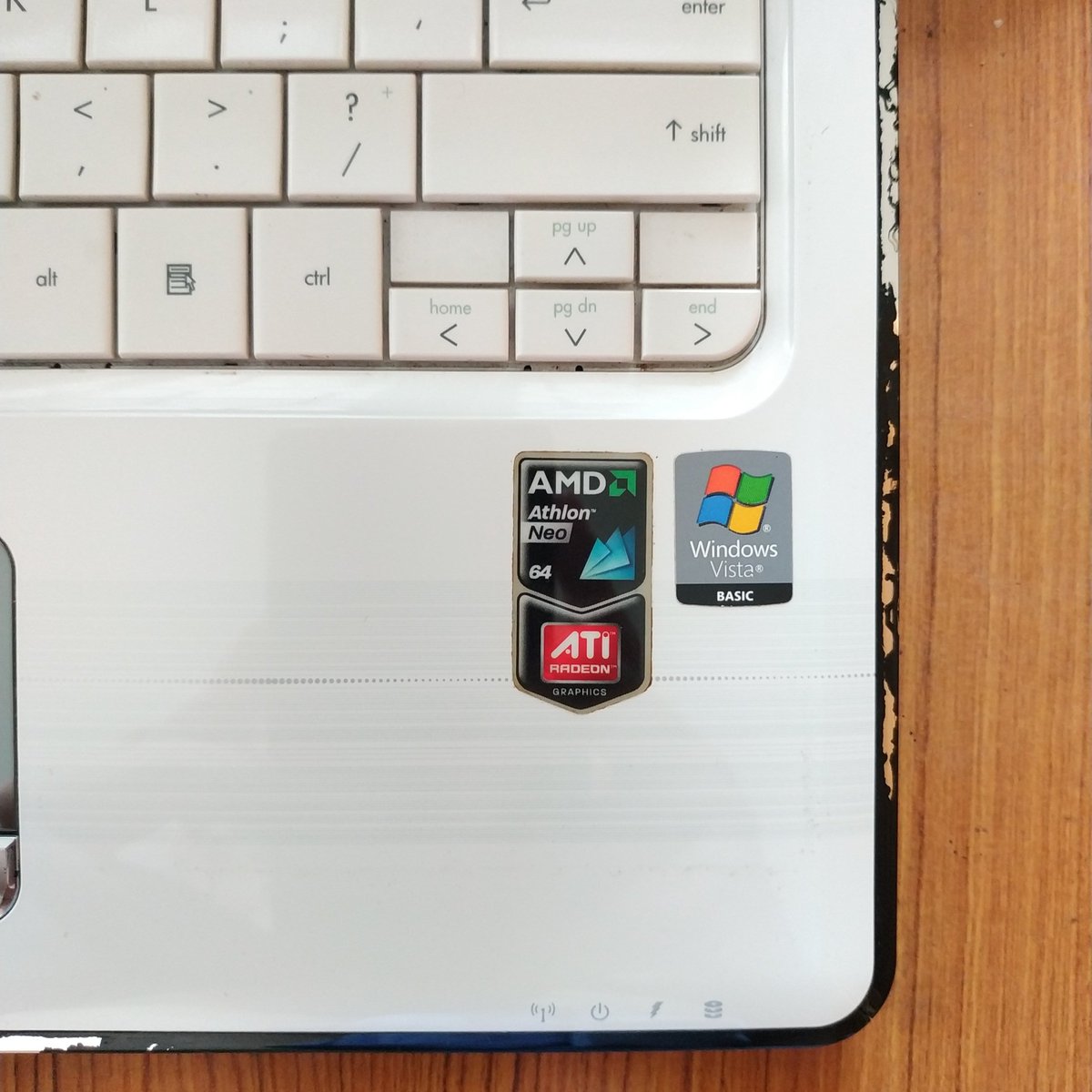 Saya menggunakan HP Pavilion DV2 yang sudah berumur +/- 11 tahun sebagai rujukan dalam menulis panduan ini. Laptop ini saya install ulang OS-nya menggunakan MX-Linux (salah satu distribusi linux paling populer).