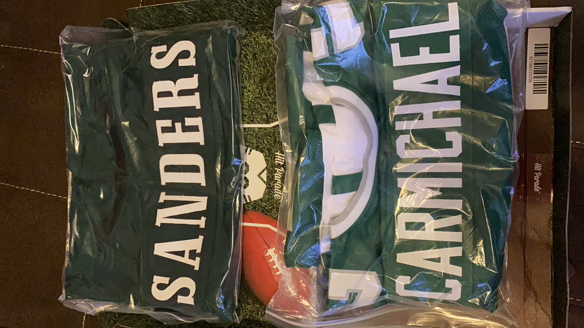 DuaneBPrattJr's tweet photo. @CptXecution My jerseys I won last week shipped super fast thanks #hobby #breakbox #NFL #Collectible #football https://t.co/jr2dZeYeor