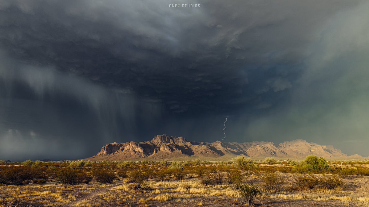 one7studios's tweet image. Shot from last night’s storm over the Superstition Mountains. #azwx #wx #arizona