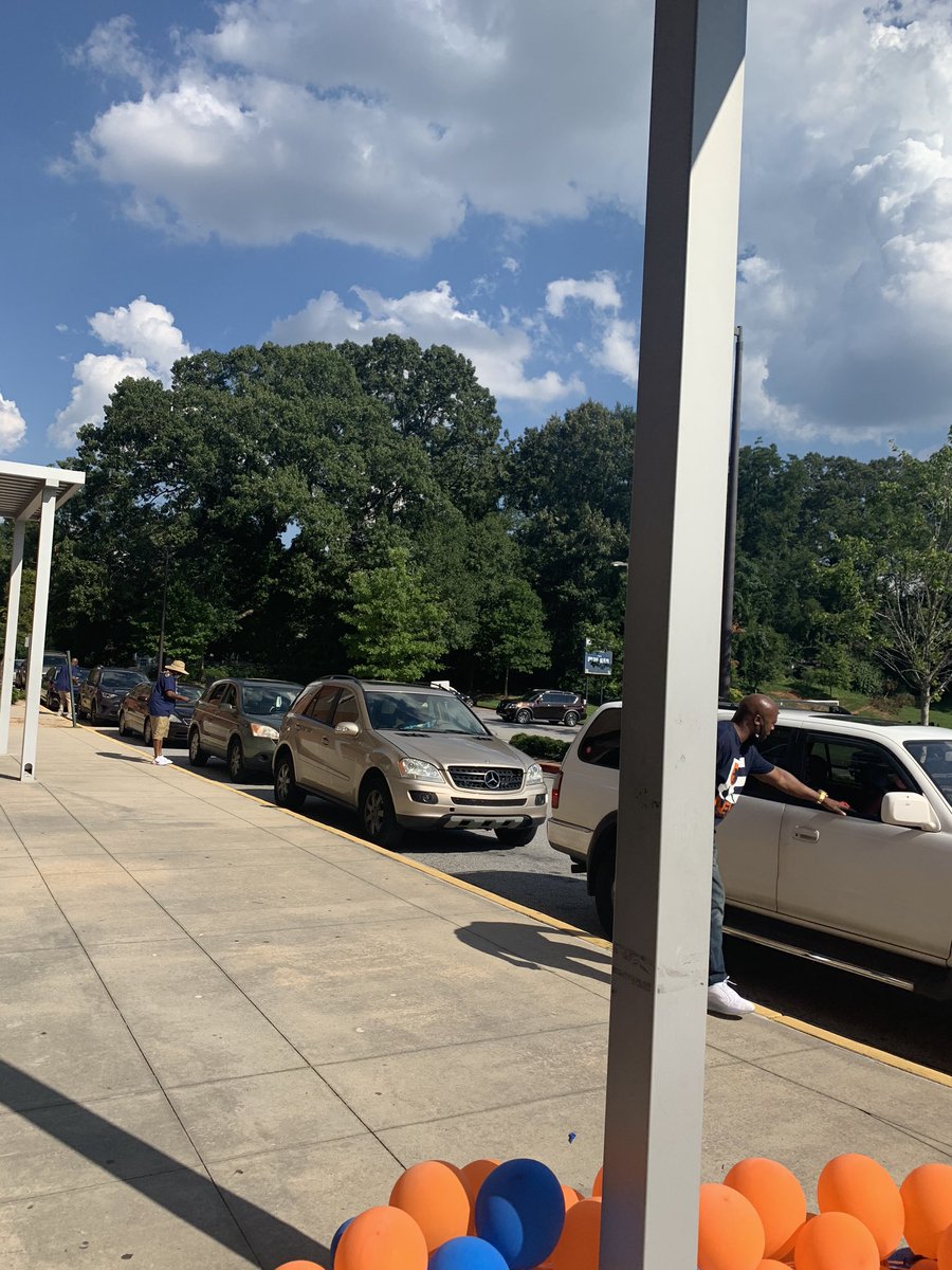 ED_Green_BACS's tweet photo. My 6th grade Royal 🦁 Lions are rolling through in great numbers picking up their 💻 and 🎒! So happy to see my babies! 🤗 
@JLIAPRIDE @JLewisInvictus  @DrEmilyAMassey @APVENZEN_aps @AJFuller_APS @APDavis_aps @APLaMont_JLIA https://t.co/G2ZreVR8Nh