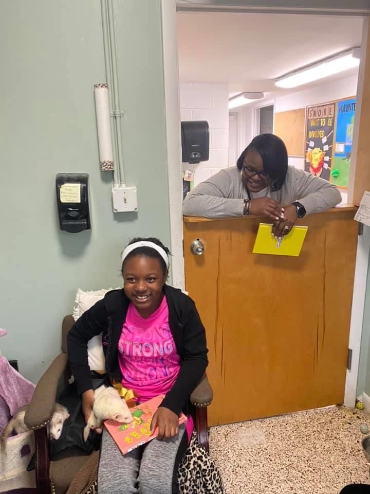 HSGSav's tweet image. Nuzzle Buddies 

Sweet Haley came in today to read to our funny Ferrets￼. Thank you Haley!

Nuzzle buddies 
Tues 3pm-6pm 
Wed 3pm-6pm 
Thurs 3pm-6pm 

Send us an email to schedule your nuzzle buddies session! Mtohm@humanesocietysav.org