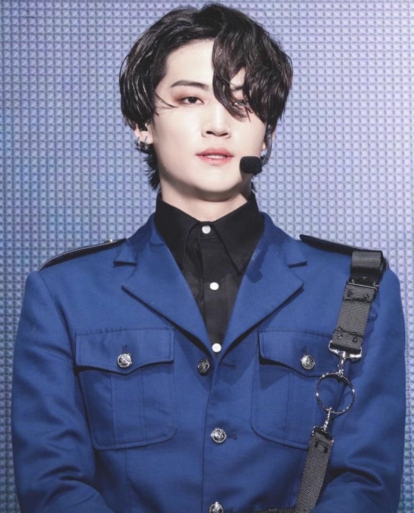 jaebeom and his wide shoulders        a thread