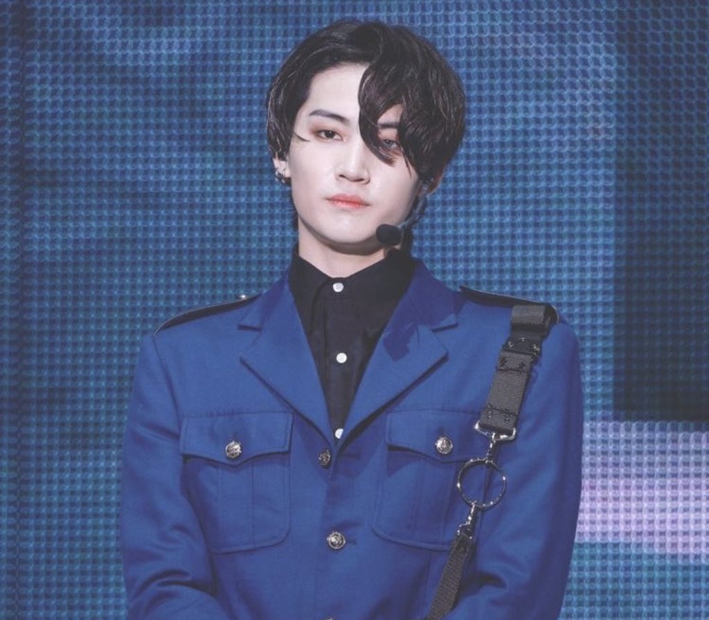 jaebeom and his wide shoulders        a thread