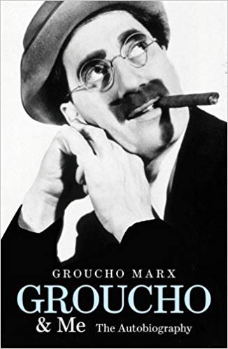 Groucho Marx siguió encuadrada en la misma tónica que caracterizaba sus actuaciones en la gran pantalla.En 1933 publicó “Beds”, su primer libro.Otros ensayos conocidos del autor son _Many Happy Returns_ (1942); _Groucho and Me_ (1959); _Memoirs of a Mangy Lover” (1963);