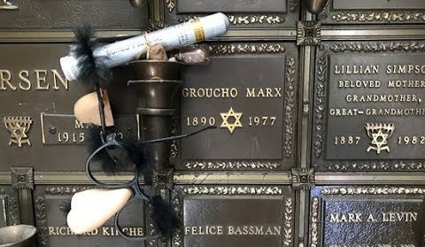 Falleció el 19 de agosto de 1977, en Los Ángeles, a causa de una neumonía. FILMOGRAFÍA COMO ACTOR DE CINE Y TV. (ver imagen adjunta)