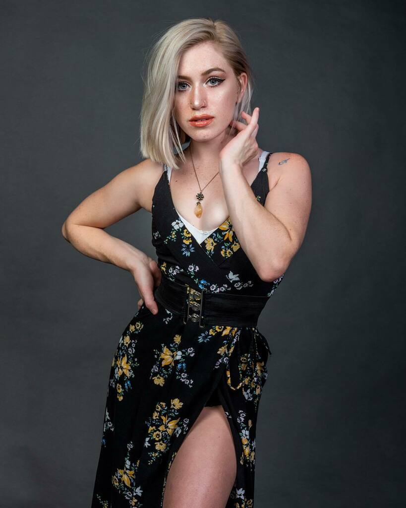 GDPhoto502's tweet photo. Maxi dress
Model: @brittabindner 
📸: @grangerck 
.
.

#studiophotography #studioportrait #studiowork #kyphotographer #kymodel #kyboudoirmodel #kyphotography #louisvillephotography #portraitphotography #portrait #portraitsession ##alienbeesb1600 #maxi… https://t.co/0G8QAKdKLs https://t.co/JU5nbLri0f