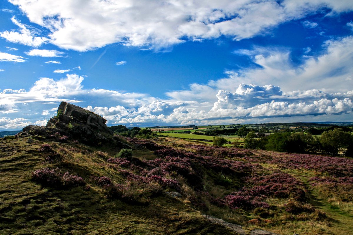 WeatherEagle's tweet photo. One of those amazing #cloudscapes days. Clear air, sunshine and showers at The Fabrick, Ashover. Another wonderful little photography tip-off from @RavenseyeChris 👍 📷 The sun briefly shone on a 40-mile distant Lincoln cathedral too! https://t.co/a5wItigQhO