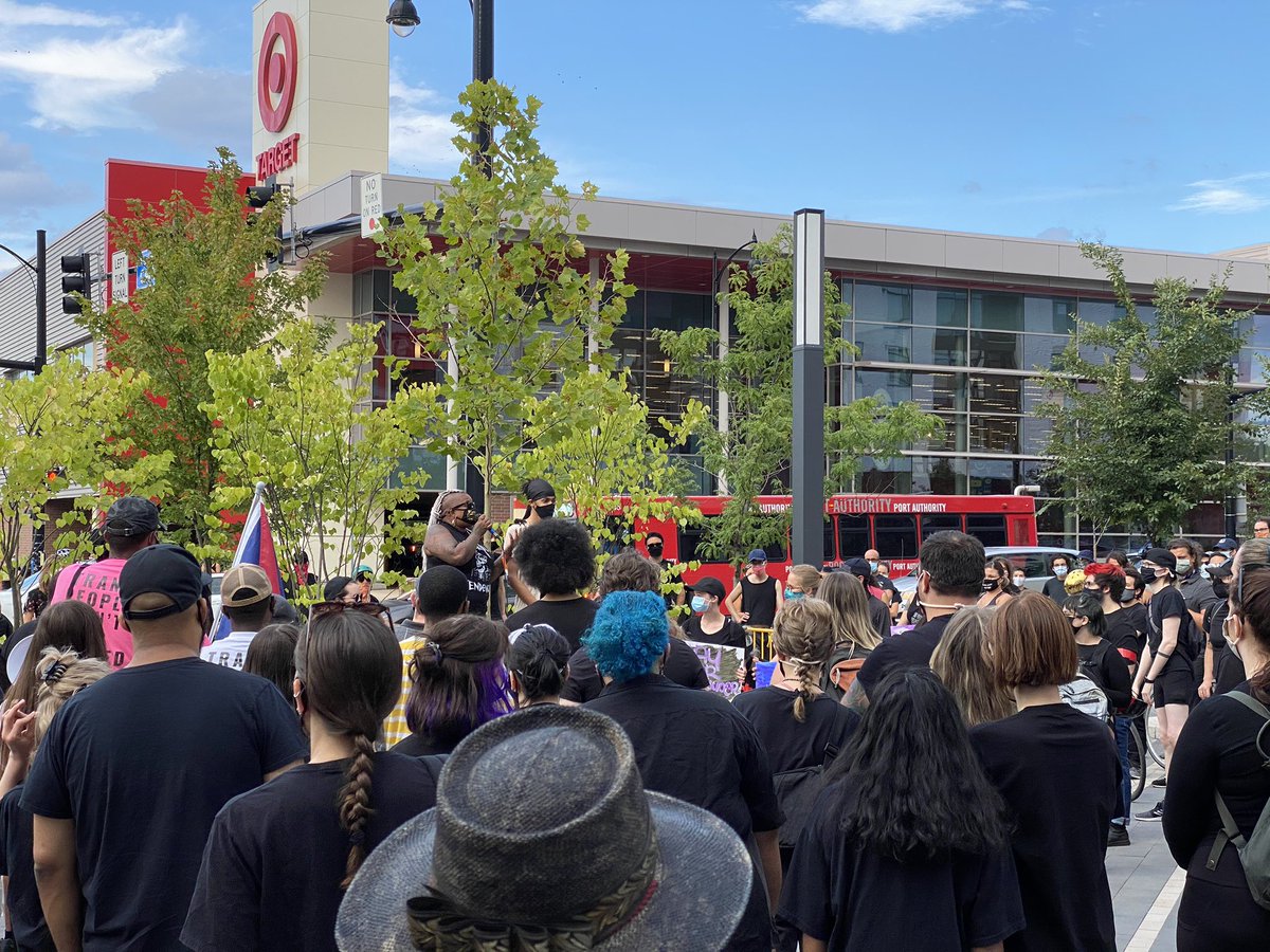 Members of multiple activist groups are here tonight. Nique Craft is addressing the crowd now. Citing the importance of educating each other during actions.  @905wesa