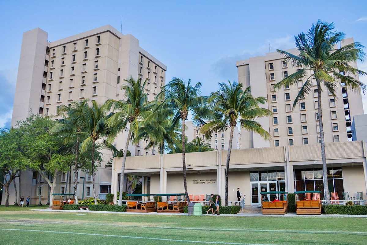 Amazing Colleges tweet media