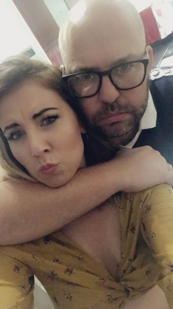 abugail_lynn's tweet photo. 2 years ago with my favourite bic head 😍 🥚 @rapcolumbo #justdoingthisnow #virus #disease #markfowler https://t.co/pfkRP6ff8i