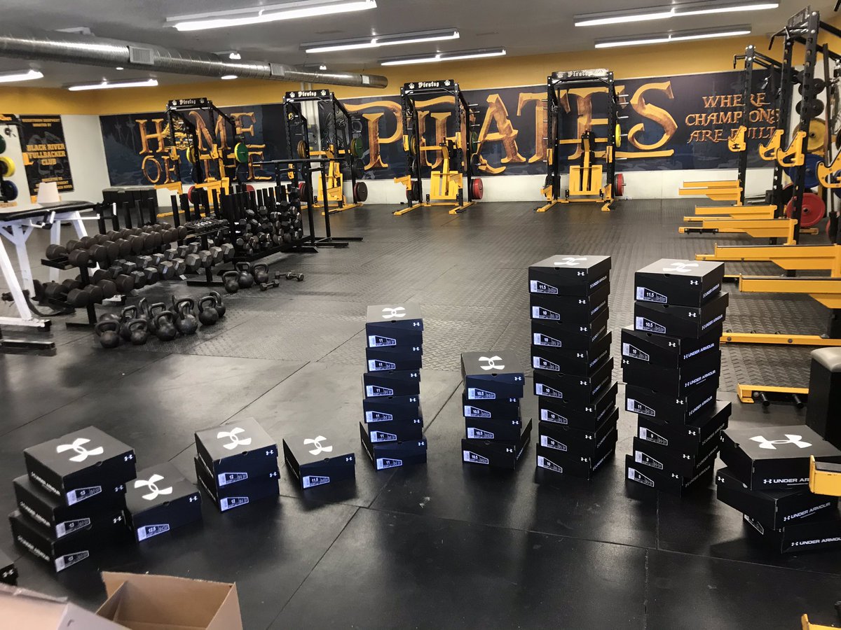 BRFootball_'s tweet photo. Nothing but the best for our football players here at BR! Thank you fullbackers... we appreciate you 🏴☠️ #RiverFootball https://t.co/ToqRDujT6i