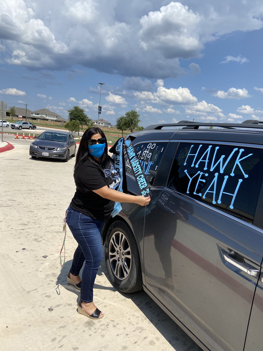 HarlanCheer's tweet photo. What a fun time today seeing our new team members as we presented them their 2020-21 sashes with a curbside pick up! So excited to get this year started! Congratulations again to our 2020-21 @HarlanDrillTeam and Hawk Cheerleaders! #VirtualTryouts #CurbsideSashes https://t.co/yhk9h8FEjI