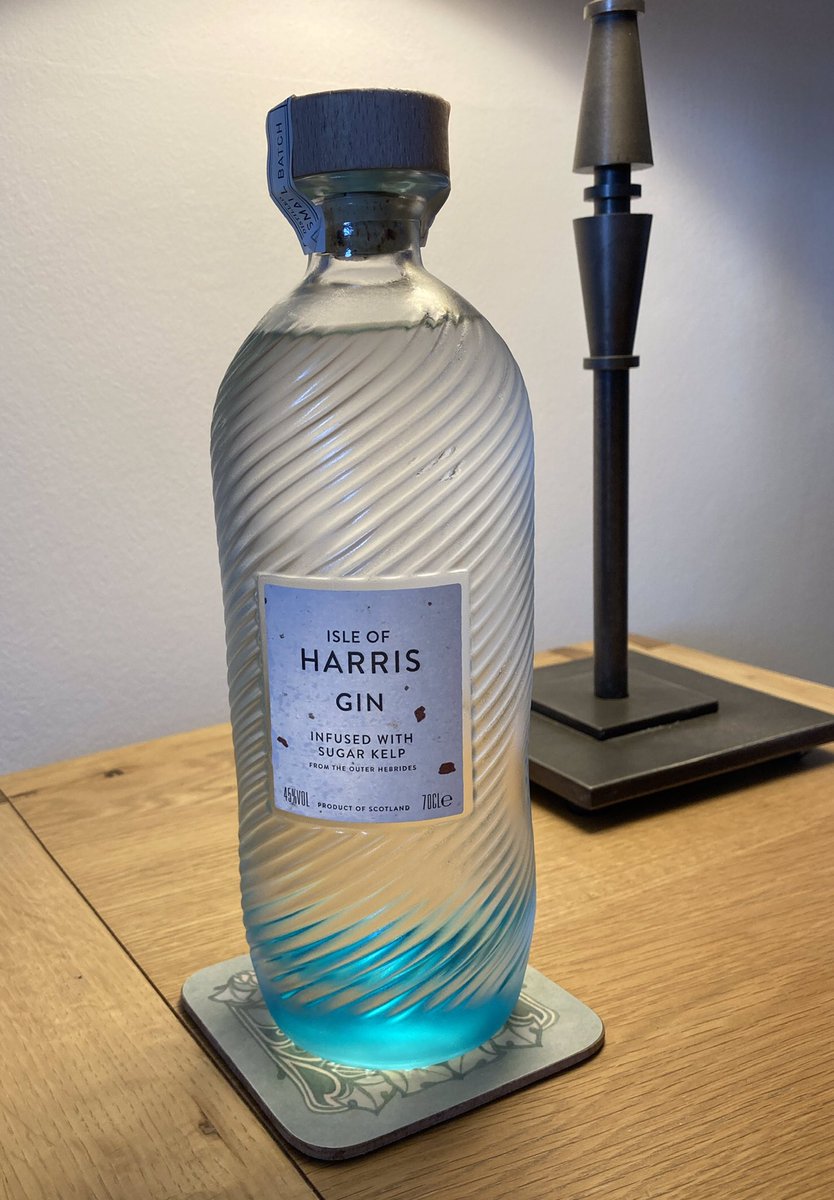 Minghowriter's tweet photo. My #lockdown #gin survey: @harrisdistiller 4 sipping/over ice; @DaMhile #seaweed (my fav!) for #rosemary #thyme #GandT or #DirtyMartini; @bathtubgin for spicy #orange #GandT, #Negroni, #pinkgin; @SacredGin #Cardamom for aromatic #GandT; @BrewDog #LoneWolf #CloudyLemon 4 spritzer https://t.co/keb9CoRcpB